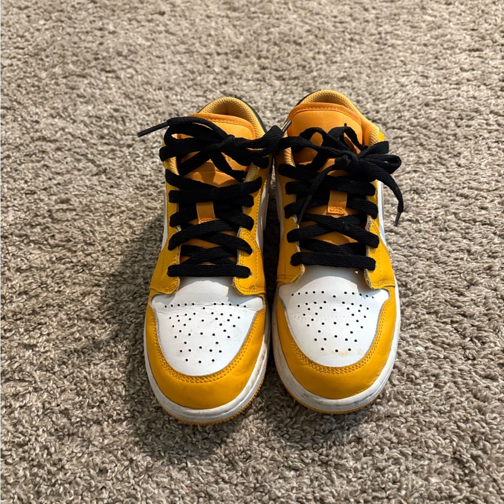 Low Jordans Yellow, black and White